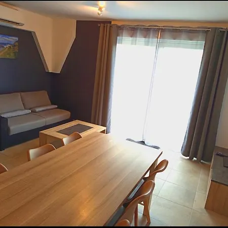 Апартаменты T3 Rez De Jardin Dans